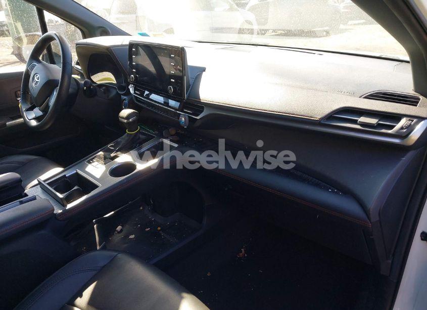 Photo 5 of 2021 Toyota Sienna XSE (VIN 5TDDSKFC5MS033166)