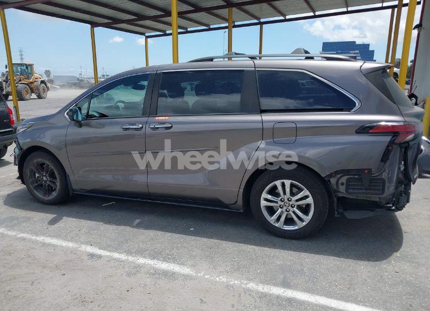 Photo 15 of 2022 Toyota Sienna XSE (VIN 5TDDSKFC6NS057817)