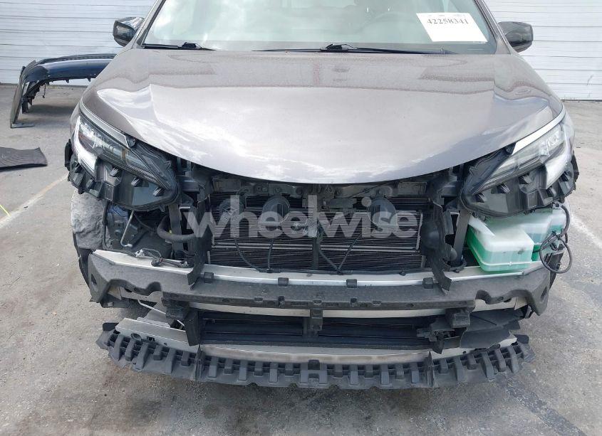 Photo 6 of 2022 Toyota Sienna XSE (VIN 5TDDSKFC6NS057817)