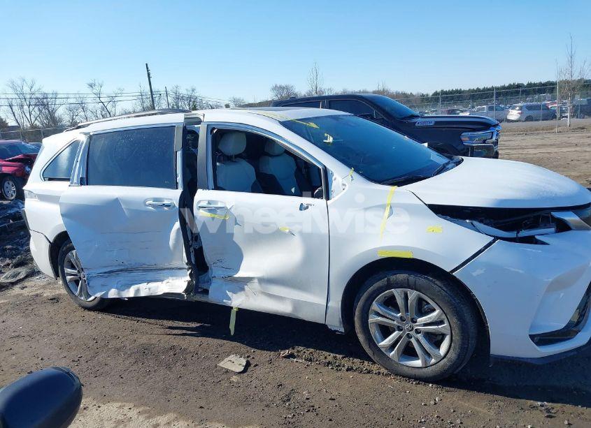 Photo 12 of 2023 Toyota Sienna XSE (VIN 5TDDSKFC6PS107134)