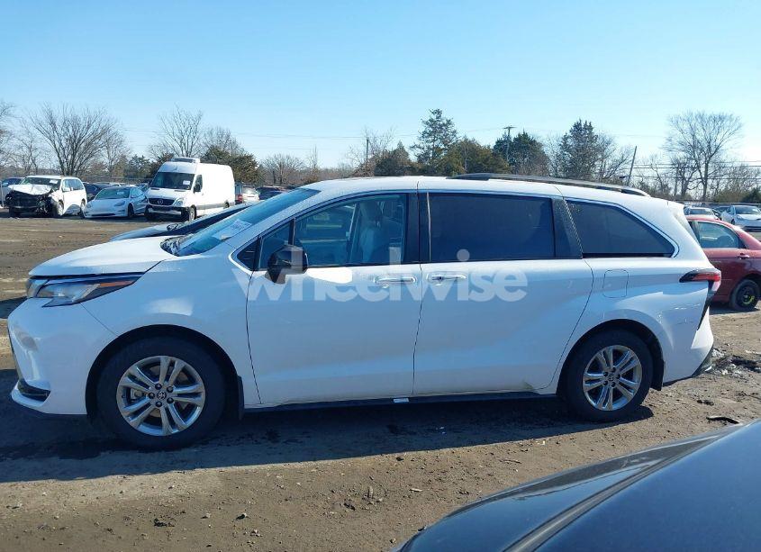 Photo 13 of 2023 Toyota Sienna XSE (VIN 5TDDSKFC6PS107134)