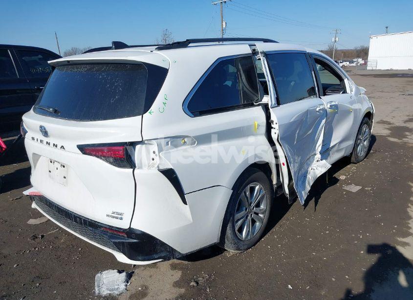 Photo 4 of 2023 Toyota Sienna XSE (VIN 5TDDSKFC6PS107134)