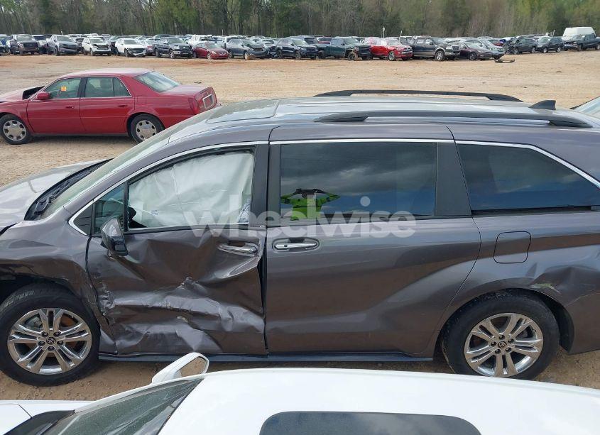 Photo 14 of 2022 Toyota Sienna XSE (VIN 5TDDSKFC8NS047144)