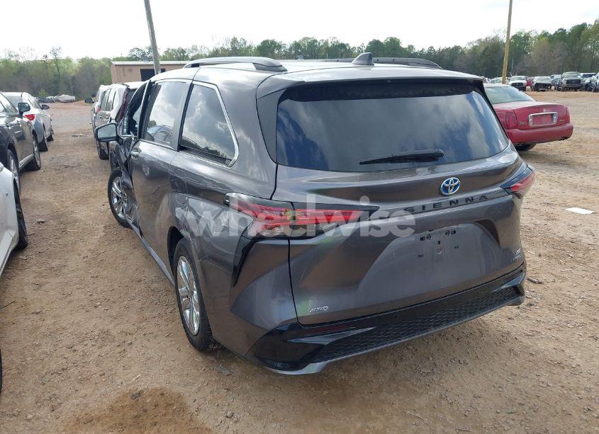 Photo 3 of 2022 Toyota Sienna XSE (VIN 5TDDSKFC8NS047144)