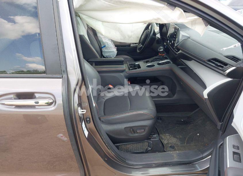 Photo 5 of 2022 Toyota Sienna XSE (VIN 5TDDSKFC8NS047144)