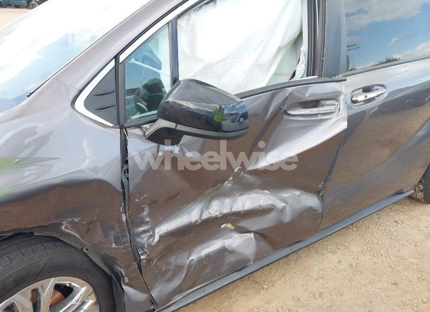 Photo 6 of 2022 Toyota Sienna XSE (VIN 5TDDSKFC8NS047144)