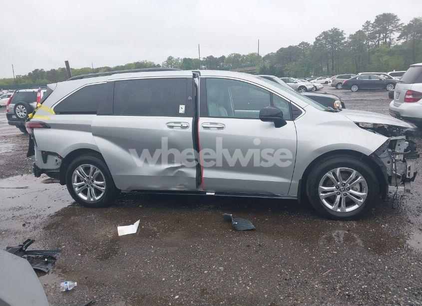 Photo 13 of 2023 Toyota Sienna XSE (VIN 5TDDSKFC8PS106342)