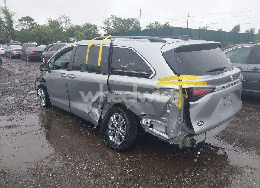 Photo 3 of 2023 Toyota Sienna XSE (VIN 5TDDSKFC8PS106342)