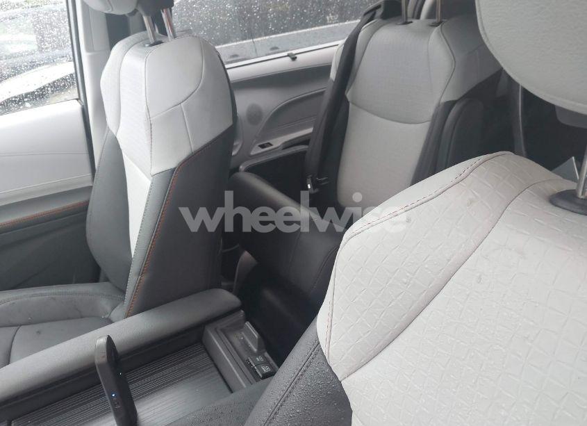 Photo 8 of 2023 Toyota Sienna XSE (VIN 5TDDSKFC8PS106342)