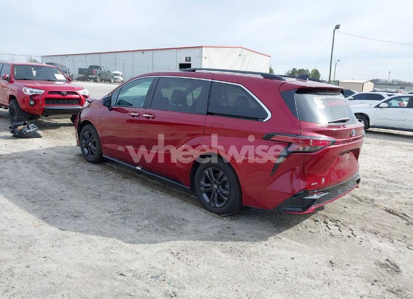 Photo 3 of 2024 Toyota Sienna XSE (VIN 5TDDSKFC8RS115156)