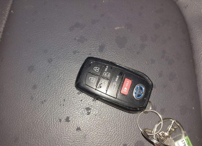 Photo 11 of 2022 Toyota Sienna XSE (VIN 5TDDSKFC9NS072165)