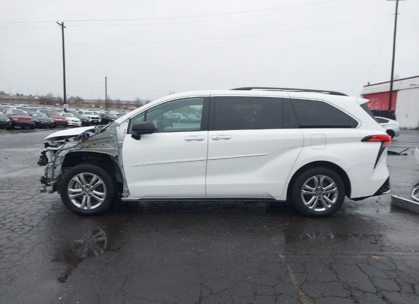 Photo 15 of 2022 Toyota Sienna XSE (VIN 5TDDSKFC9NS072165)