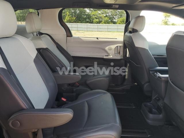 Photo 10 of 2021 TOYOTA SIENNA XSE (VIN 5TDDSKFCXMS003807)