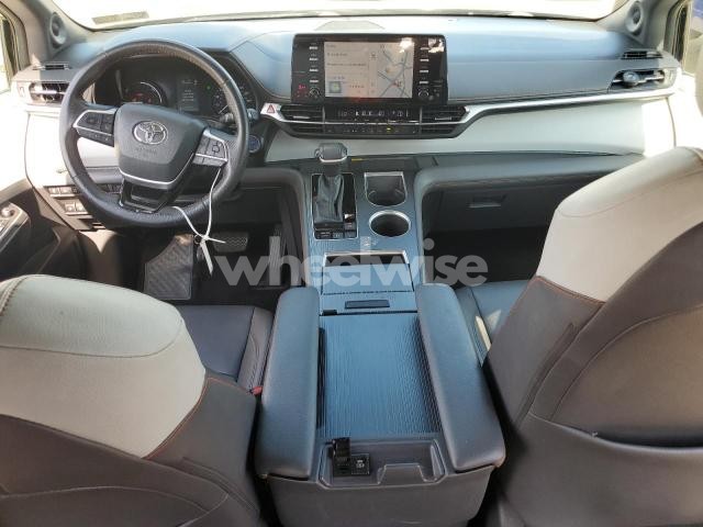 Photo 9 of 2021 TOYOTA SIENNA XSE (VIN 5TDDSKFCXMS003807)