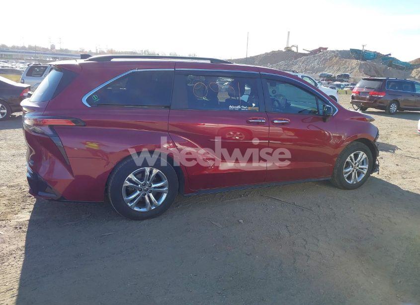 Photo 13 of 2022 Toyota Sienna XSE (VIN 5TDDSKFCXNS046982)