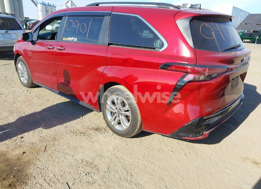 Photo 3 of 2022 Toyota Sienna XSE (VIN 5TDDSKFCXNS046982)