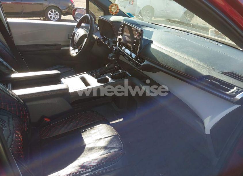 Photo 5 of 2022 Toyota Sienna XSE (VIN 5TDDSKFCXNS046982)