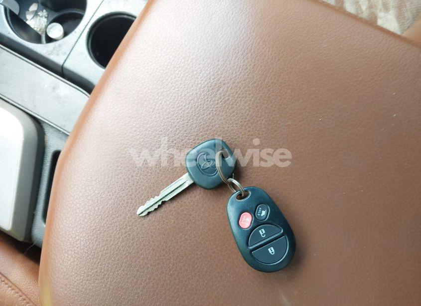 Photo 11 of 2014 Toyota Sequoia PLATINUM 5.7L V8 (VIN 5TDDW5G10ES106318)