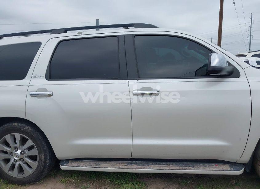 Photo 13 of 2014 Toyota Sequoia PLATINUM 5.7L V8 (VIN 5TDDW5G10ES106318)