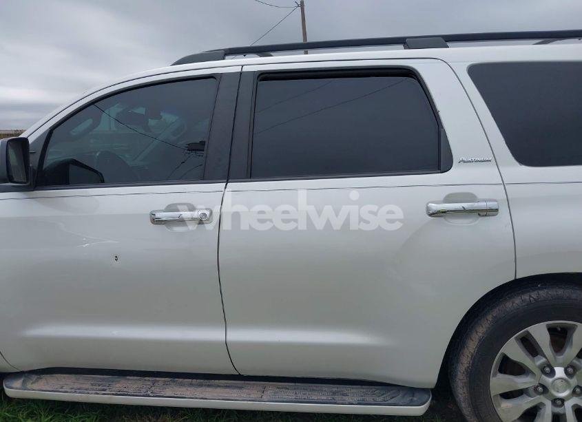 Photo 14 of 2014 Toyota Sequoia PLATINUM 5.7L V8 (VIN 5TDDW5G10ES106318)