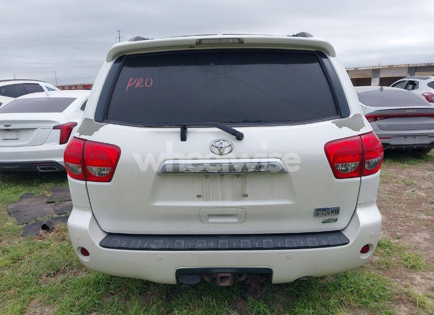 Photo 16 of 2014 Toyota Sequoia PLATINUM 5.7L V8 (VIN 5TDDW5G10ES106318)