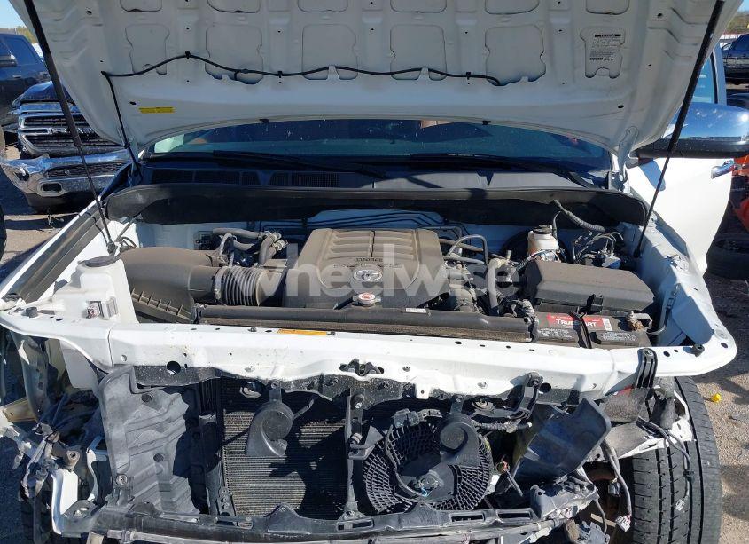 Photo 10 of 2017 Toyota Sequoia PLATINUM (VIN 5TDDW5G10HS154549)