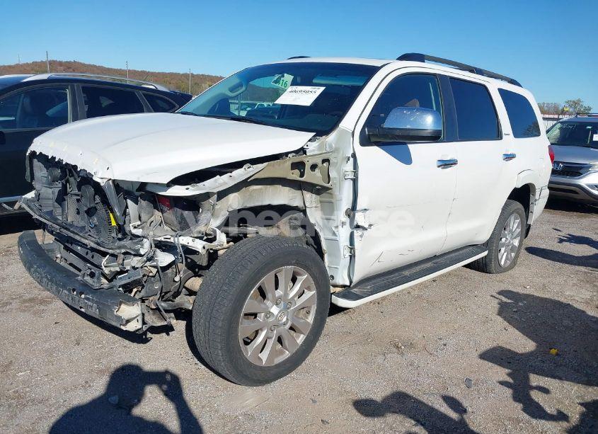 Photo 2 of 2017 Toyota Sequoia PLATINUM (VIN 5TDDW5G10HS154549)