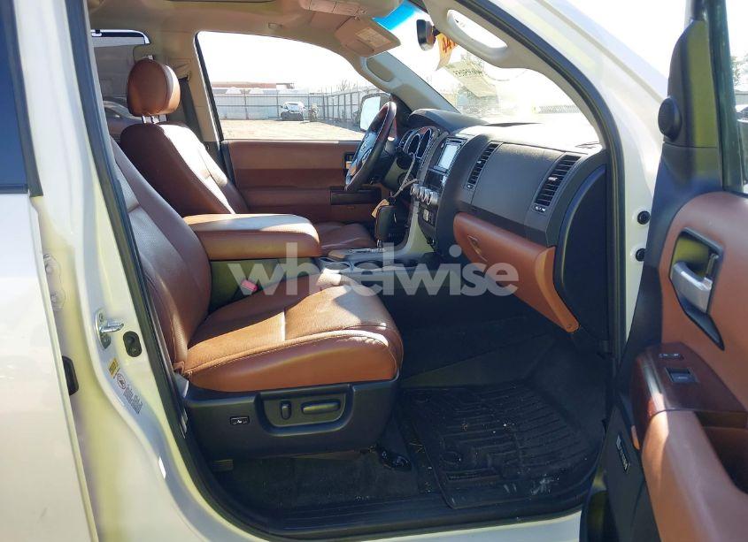 Photo 5 of 2017 Toyota Sequoia PLATINUM (VIN 5TDDW5G10HS154549)