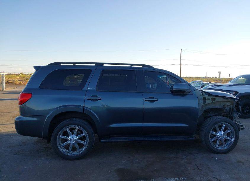 Photo 13 of 2010 Toyota Sequoia PLATINUM 5.7L V8 (VIN 5TDDW5G18AS038991)