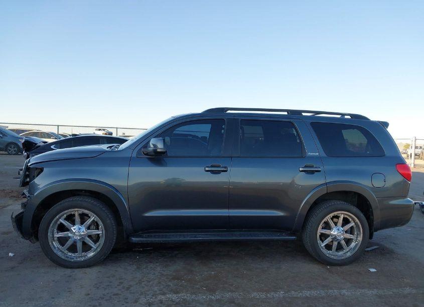 Photo 14 of 2010 Toyota Sequoia PLATINUM 5.7L V8 (VIN 5TDDW5G18AS038991)