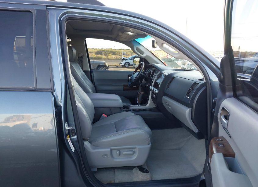 Photo 5 of 2010 Toyota Sequoia PLATINUM 5.7L V8 (VIN 5TDDW5G18AS038991)