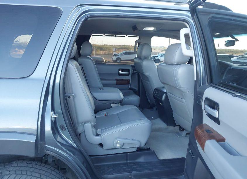 Photo 8 of 2010 Toyota Sequoia PLATINUM 5.7L V8 (VIN 5TDDW5G18AS038991)