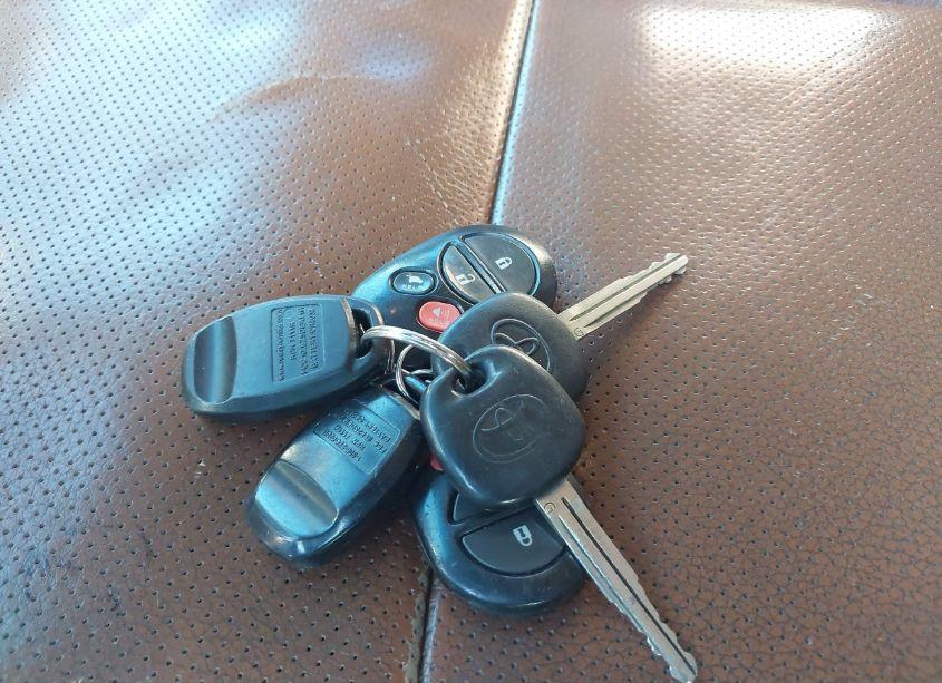 Photo 11 of 2014 Toyota Sequoia PLATINUM (VIN 5TDDY5G12ES105701)