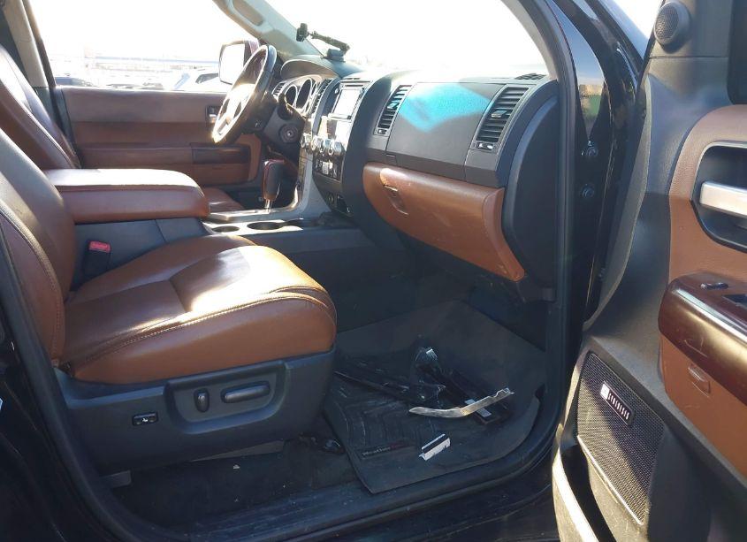 Photo 5 of 2014 Toyota Sequoia PLATINUM (VIN 5TDDY5G12ES105701)