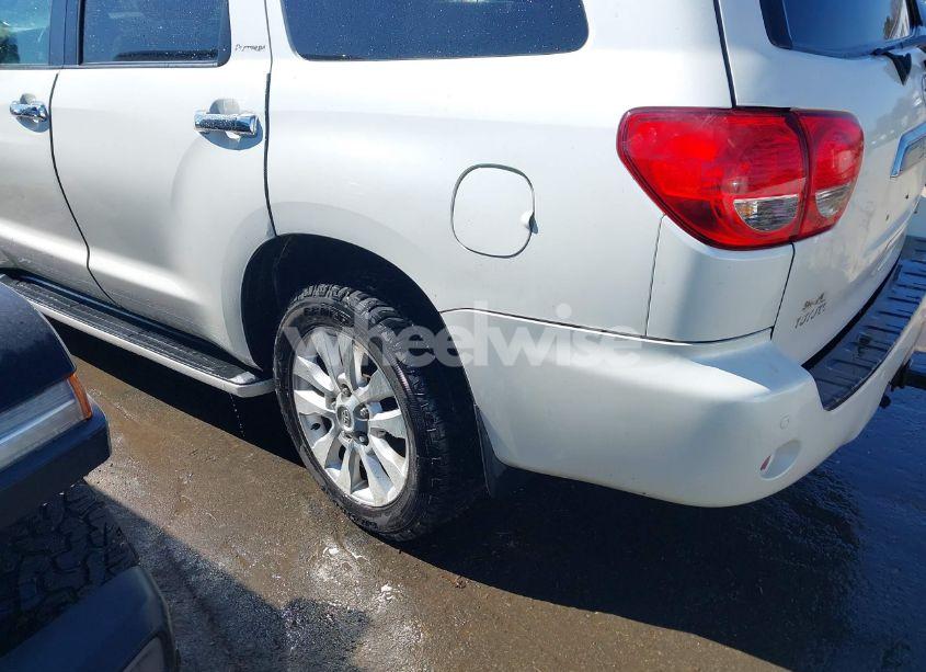 Photo 6 of 2010 Toyota Sequoia PLATINUM 5.7L V8 (VIN 5TDDY5G14AS024998)