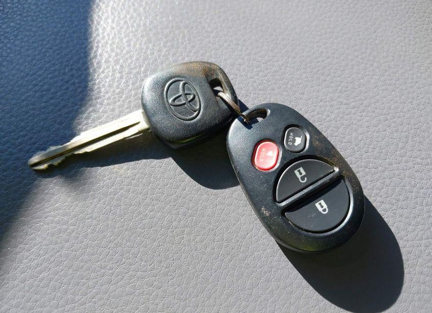 Photo 11 of 2012 Toyota Sequoia PLATINUM 5.7L V8 (VIN 5TDDY5G16CS055804)