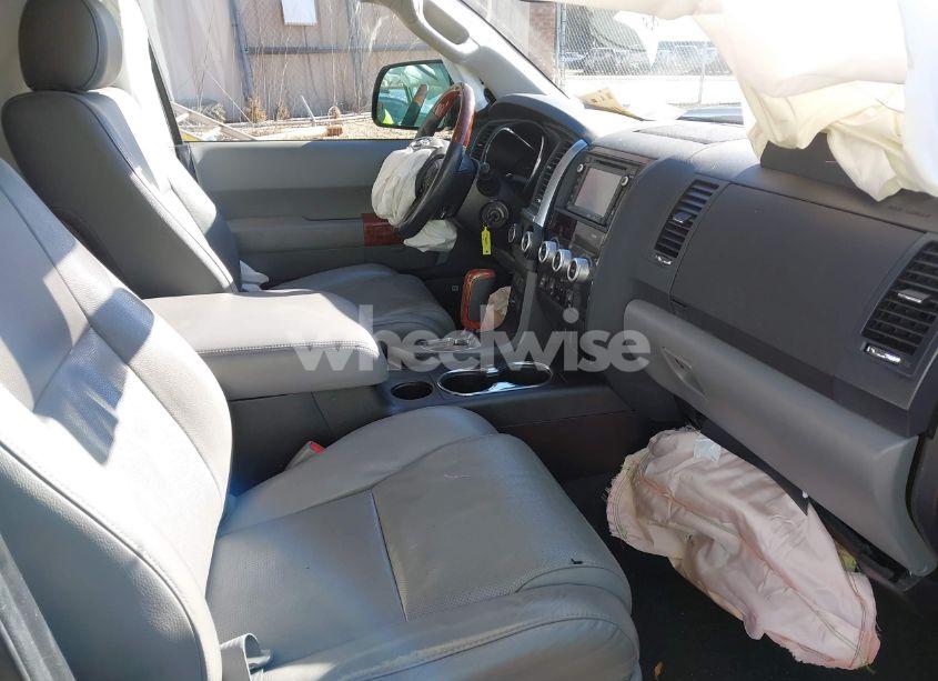 Photo 5 of 2019 Toyota Sequoia PLATINUM (VIN 5TDDY5G17KS167851)