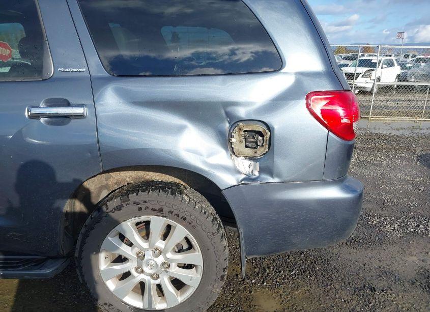 Photo 6 of 2010 Toyota Sequoia PLATINUM 5.7L V8 (VIN 5TDDY5G18AS037916)