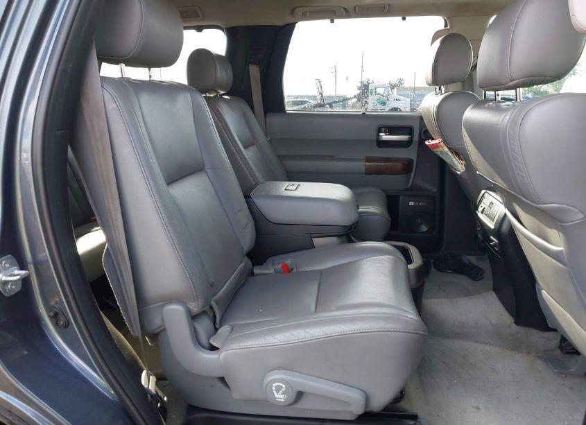 Photo 8 of 2010 Toyota Sequoia PLATINUM 5.7L V8 (VIN 5TDDY5G18AS037916)