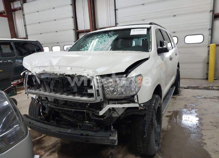 Photo 13 of 2016 Toyota Sequoia PLATINUM 5.7L V8 (VIN 5TDDY5G18GS140469)