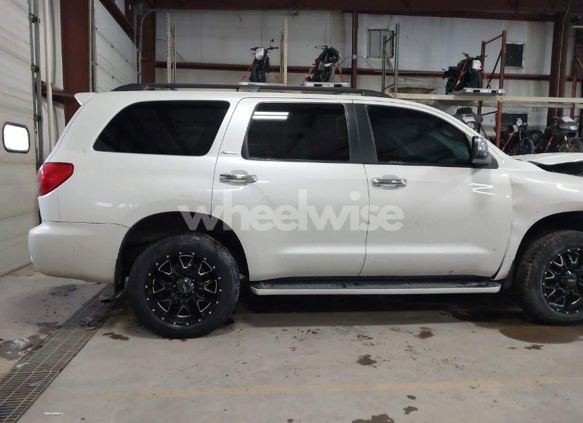 Photo 14 of 2016 Toyota Sequoia PLATINUM 5.7L V8 (VIN 5TDDY5G18GS140469)