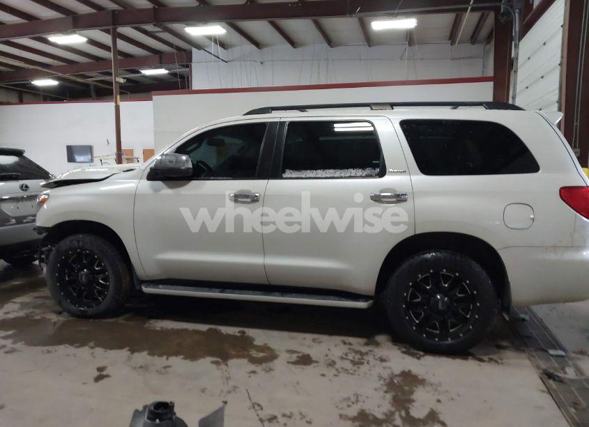 Photo 15 of 2016 Toyota Sequoia PLATINUM 5.7L V8 (VIN 5TDDY5G18GS140469)