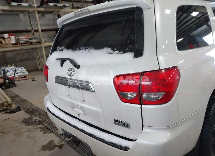 Photo 17 of 2016 Toyota Sequoia PLATINUM 5.7L V8 (VIN 5TDDY5G18GS140469)