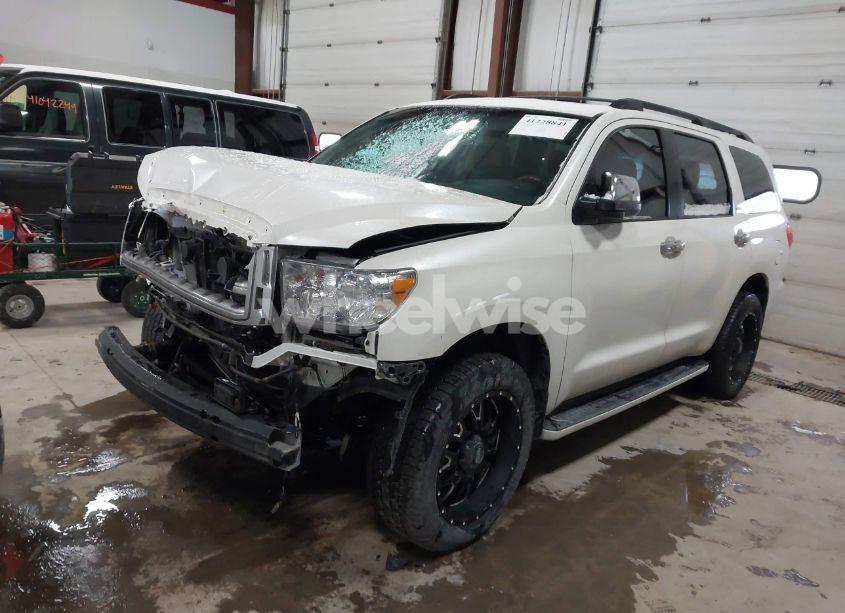 Photo 2 of 2016 Toyota Sequoia PLATINUM 5.7L V8 (VIN 5TDDY5G18GS140469)