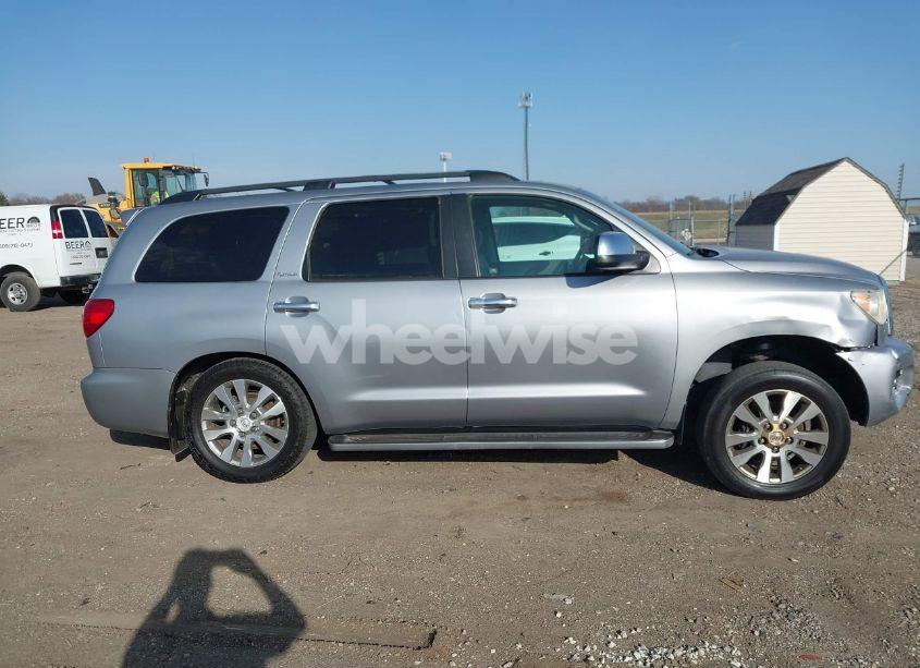 Photo 13 of 2010 Toyota Sequoia PLATINUM 5.7L V8 (VIN 5TDDY5G19AS038783)