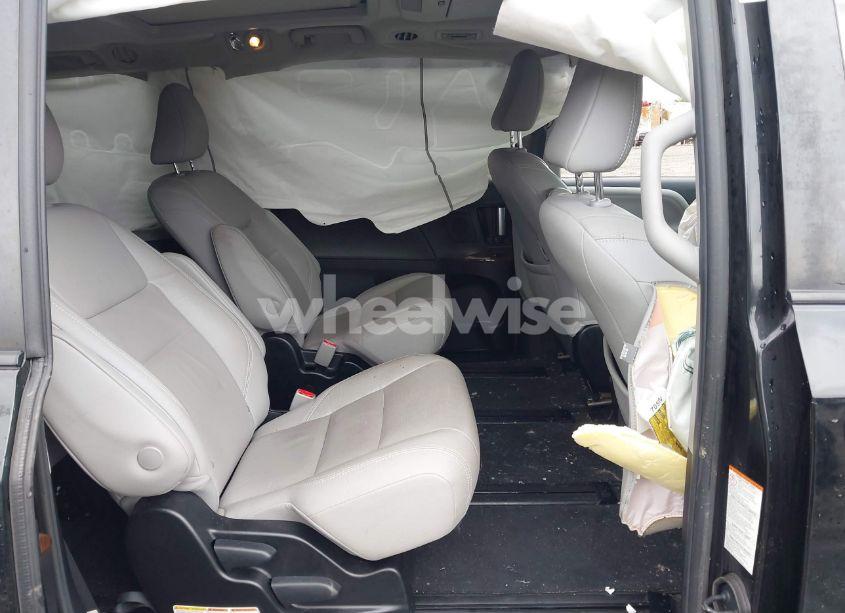 Photo 8 of 2019 Toyota Sienna LIMITED PREMIUM 7 PASSENGER (VIN 5TDDZ3DC0KS225564)