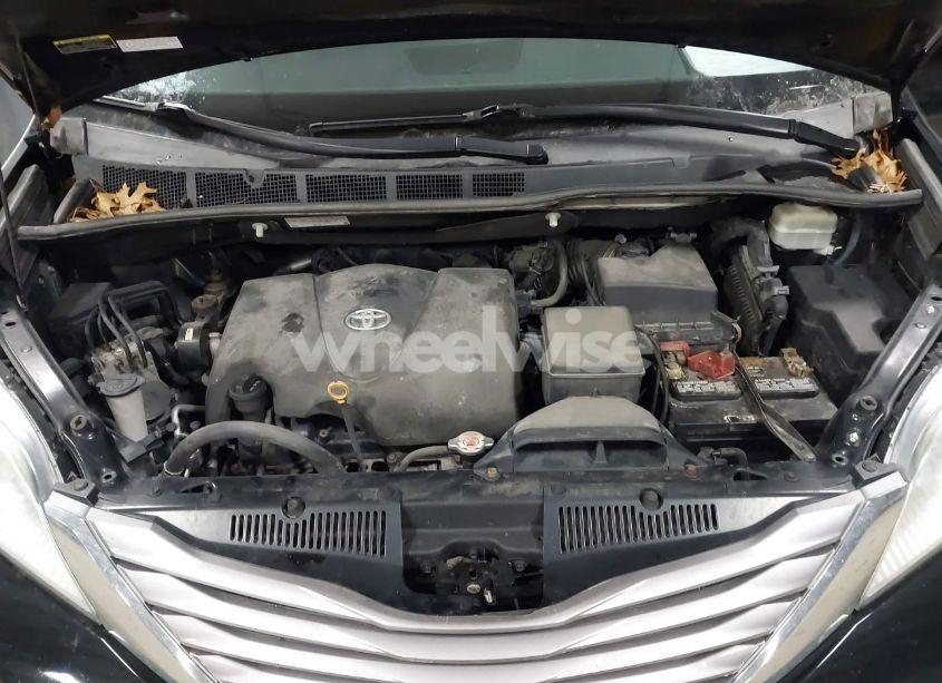 Photo 10 of 2017 Toyota Sienna XLE/LIMITED (VIN 5TDDZ3DC1HS156781)