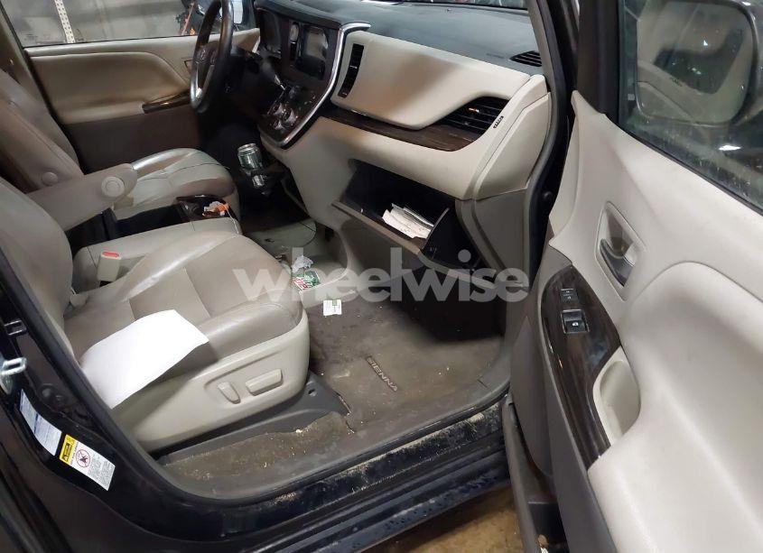 Photo 5 of 2017 Toyota Sienna XLE/LIMITED (VIN 5TDDZ3DC1HS156781)