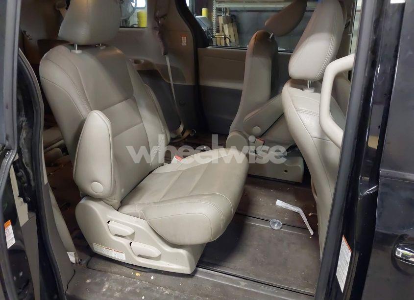 Photo 8 of 2017 Toyota Sienna XLE/LIMITED (VIN 5TDDZ3DC1HS156781)