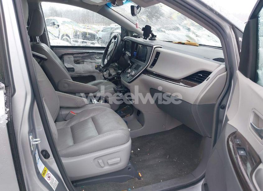 Photo 5 of 2017 Toyota Sienna XLE/LIMITED (VIN 5TDDZ3DC1HS162080)